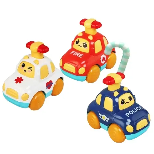 En glad kund provar sina leksaksbilset för barn och nybörjare och blir sugen på att köpa fler.